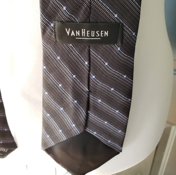 100% Silk Van Heusen Men's Neck Tie blue/blk/gray - Picture 4 of 5